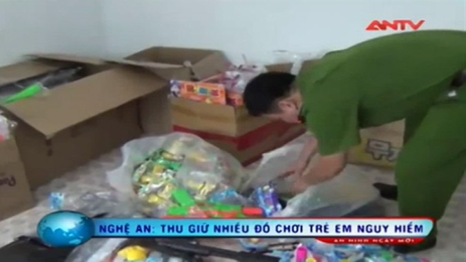 Thu giữ hàng nghìn đồ chơi nguy hiểm nhập từ Trung Quốc