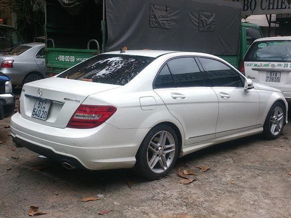 Xe ô tô của siêu mẫu Thanh Hằng đang bị giữ tại công an Q.3, TP.HCM.