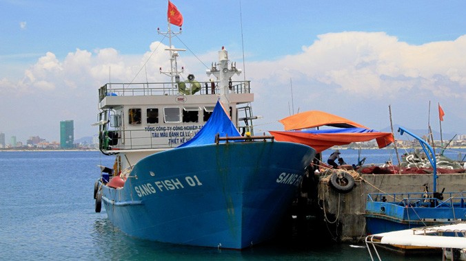Tàu Sang Fish 01 về bờ sau 10 ngày đánh bắt vì liên tục gặp sự cố. Ảnh: Nguyễn Huy 