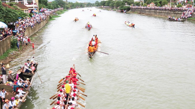 Lễ hội đua thuyền truyền thống huyện Lệ Thủy
