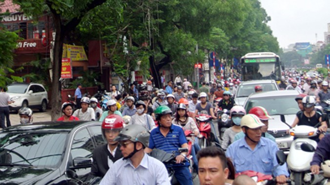 Ngày đi làm đầu tiên sau kỳ nghỉ lễ kéo dài người tham gia giao thông mới thấy rõ ảnh hưởng của lệnh cấm đường Cầu Giấy, Hà Nội. Ảnh: Dân Trí