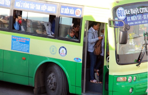 Trong 4 ngày lễ, có 17 xe buýt chạy tuyến Biên Hòa - Bến xe Miền Tây vi phạm. Ảnh: VnExpress