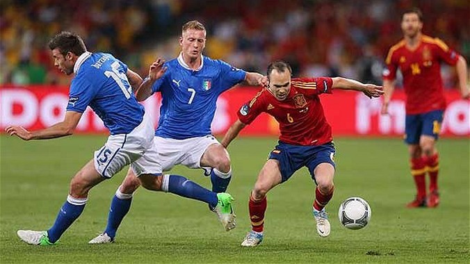 Cả TBN và Italia đều gặp khó khăn trước thềm vòng loại Euro 2016.