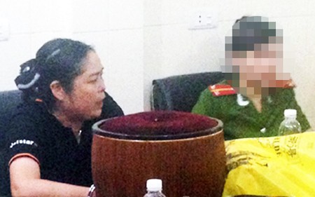 Đối tượng Nguyễn Thị Minh lúc bị công an bắt giữ 
