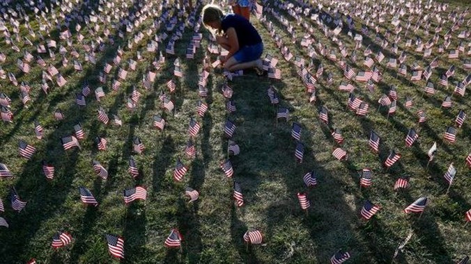 Cắm cờ tại một công viên ở Bắc Illinois tưởng nhớ các nạn nhân trong vụ tấn công 11/9. Nguồn: abc.net.au