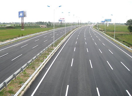 Ô tô được chạy 120 km/h trên cao tốc Nội Bài - Lào Cai