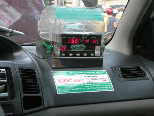 Xe taxi bắt buộc phải có hóa đơn tính tiền cước