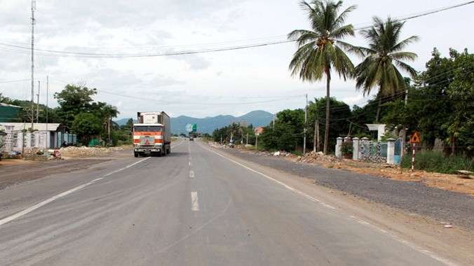 Mặt bằng mở rộng đoạn Quốc lộ 1 qua xã Vĩnh Lương (Nha Trang, Khánh Hòa) đã được bàn giao cho đơn vị thi công