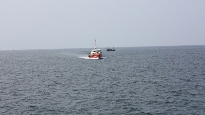 Hình ảnh tàu CN 09 của bộ chỉ huy biên phòng Hải Phòng xuất kích ra nơi xung yếu để trực chiến cứu hộ cứu nạn. Đây cũng là con tàu đang tổ chức cứu hộ tàu NA 9986. Ảnh: Dân Trí