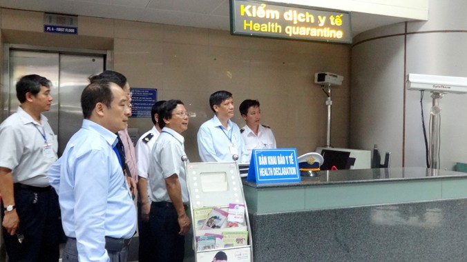  Kiểm tra hệ thống đo thân nhiệt từ xa tại Sân bay quốc tế Nội Bài ngày 1/7/2014. Ảnh: Nhật Linh
