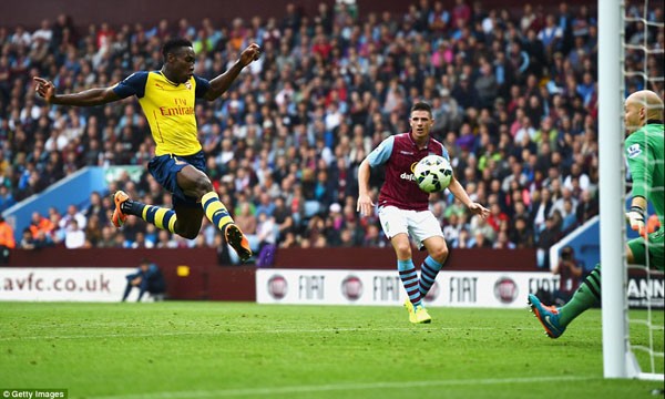 Arsenal hạ gục nhanh, tiêu diệt gọn Aston Villa ngay trong hiệp 1.