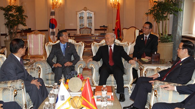 Tổng Bí thư Nguyễn Phú Trọng tiếp đại diện hai dòng họ Lý tại Hàn Quốc. Ảnh: Trí Dũng