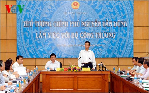 Thủ tướng Nguyễn Tấn Dũng làm việc với Bộ Công thương. Ảnh: VOV