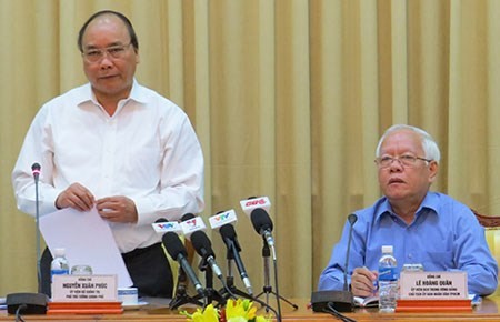 Phó Thủ tướng Nguyễn Xuân Phúc chỉ đạo mở cao điểm tấn công tội phạm, buôn lậu, gian lận thương mại từ đây đến tết Nguyên đán. Ảnh: Pháp Luật TPHCM. 