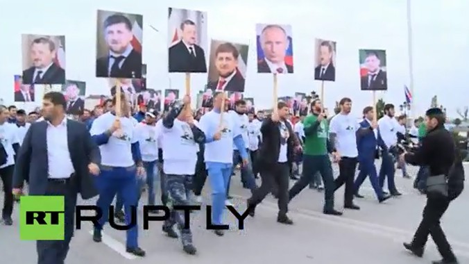 Hơn 100.000 người Chechnya diễu hành mừng sinh nhật Putin
