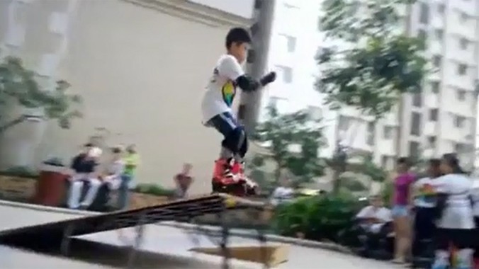 Trẻ em Sài Gòn tập trượt patin