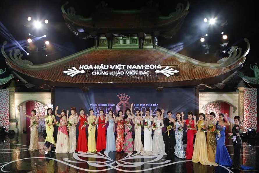 20 thí sinh có mặt trong đêm Chung kết Hoa hậu Việt Nam 2014. Ảnh: Như Ý.