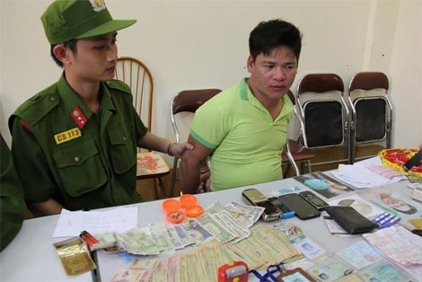 Lương Văn Trang bị cảnh sát 113 bắt giữ.