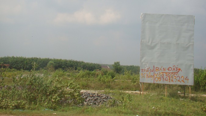 Một khu dân cư ở xã Lộc An (đón đầu dự án sân bay) được triển khai nhiều năm nay, nhưng vẫn hoang vu, chưa có người đến ở. Ảnh: M.T.