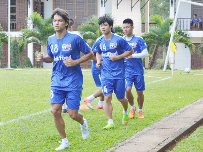 Nguyễn Công Phượng sẽ sử dụng số áo 44 trong các trận đấu tại V.League 2015. Ảnh: Kiều My (Zing).