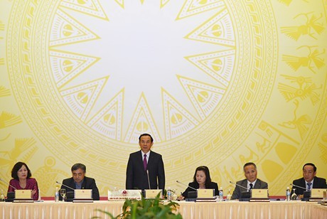 Bộ trưởng, Chủ nhiệm VPCP Nguyễn Văn Nên chủ trì phiên họp báo Chính phủ tháng 11/2014. Ảnh: Chinhphu.vn 