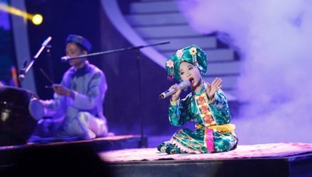 Cậu bé 8 tuổi hát chầu văn 'gây sốt' Vietnam's Got Talent