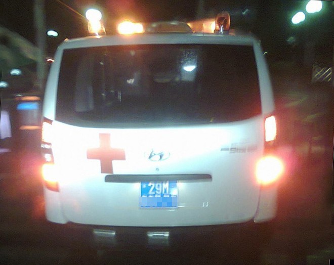 Chiếc xe cứu thương từ chối cứu người gặp nạn tối 3/12. Ảnh:Otofun.