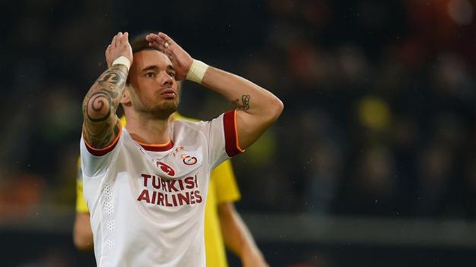 Sneijder đang khoác áo Galatasaray của Thổ Nhĩ Kỳ.