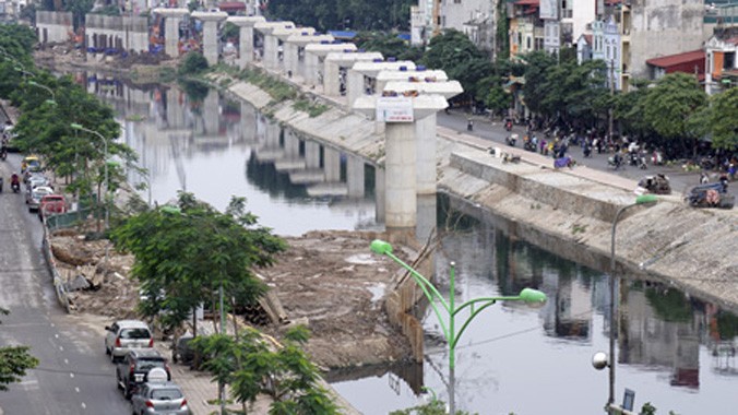 Hàng trụ đi từ đoạn nhà ga Láng vòng qua sông Tô Lịch, sau đó chạy dọc đường Nguyễn Trãi theo hướng đi Hà Đông.