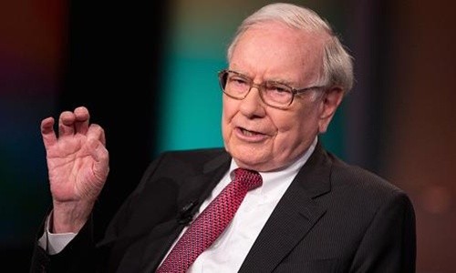 Warren Buffett hiện có hơn 74 tỷ USD. Ảnh: CNBC.