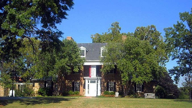 Ngôi trường của con các Tổng thống Mỹ: Trường Sidwell Friends là ngôi trường đáng tin cậy của một số tổng thống và lãnh đạo cấp cao Mỹ khi họ gửi con em theo học tại đây. Trường thành lập vào năm 1883, có cơ sở ở Bethesda, bang Maryland và Washington D.C.