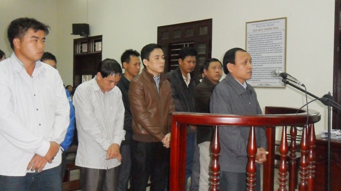  Phó chủ tịch UBND huyện Mường Lát tại phiên toà. Ảnh: Phạm Nhài.