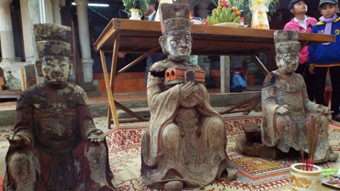 3 bức tượng cổ chưa xác định niên đại được phát hiện.Các cơ quan chức năng tiến hành khai quật ở chùa Hoằng Phúc.
