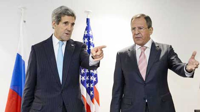 Ngoại trưởng Mỹ John Kerry và Ngoại trưởng Nga Sergei Lavrov đã có cuộc gặp bên lề hội nghị Ngoại trưởng các nước thành viên tổ chức An ninh và hợp tác châu Âu (OSCE) ở Basel hồi đầu tháng 12. Ảnh: Reuters.