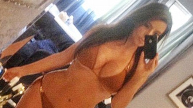Hình ảnh selfie được Kim Kardashian đăng trên trang Instagram của mình. Nguồn: DM.