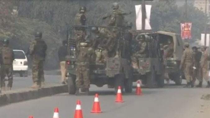 Clip quân đội Pakistan tiếp cận hiện trường xả súng