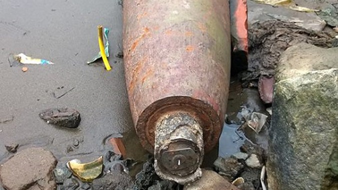 Quả bom "khủng" vừa được tìm thấy tại Cần Thơ. Ảnh: Hải Phong/ VOV giao thông.