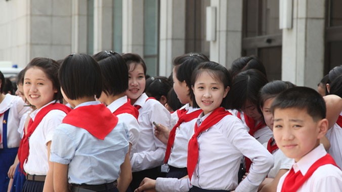 Đoàn đại biểu thiếu nhi Triều Tiên ở Cung Thiếu niên Vạn Cảnh Đài, trong cuộc gặp mặt lãnh tụ Triều Tiên Kim Jong-un năm 2012.