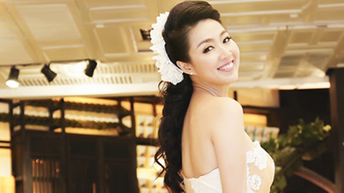 Kiểu váy cưới đuôi cá khiến Lê Khánh cảm thấy ưng ý nhất trong bốn bộ trang phục của cô trong đám cưới.