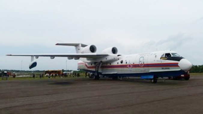 hiếc Beriev Be- 200 hạ cánh để tham gia công tác tìm kiếm.