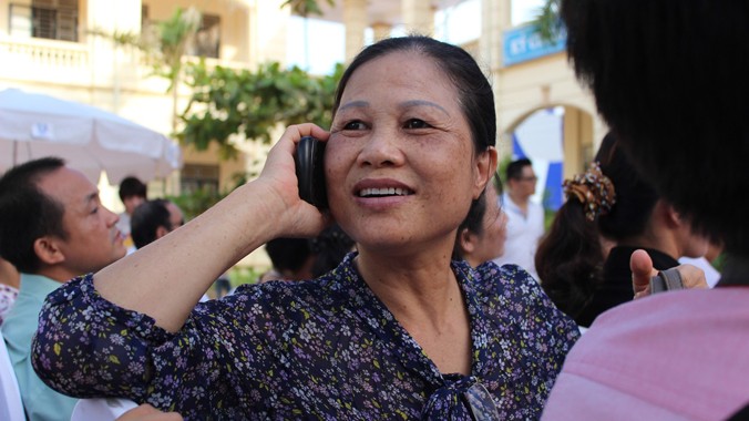 các thuê bao di động 11 số sẽ chuyển về 10 số từ ngày 1/3/2015. Ảnh: Nguyễn Hoài.