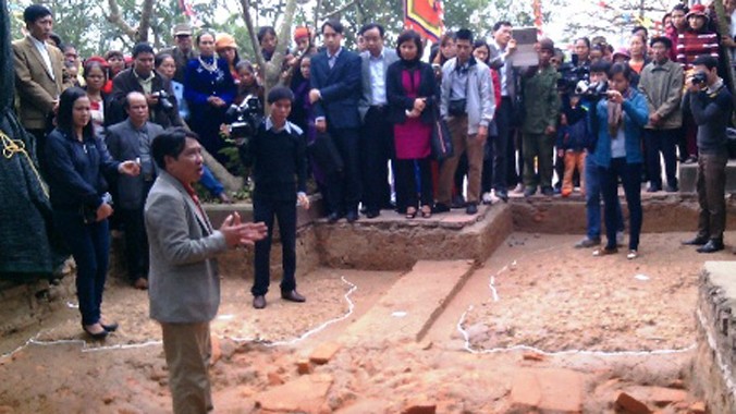 Một trong 6 hố khai quật tại khu vực đền Trần ở xã Hồng Minh, huyện Hưng Hà.