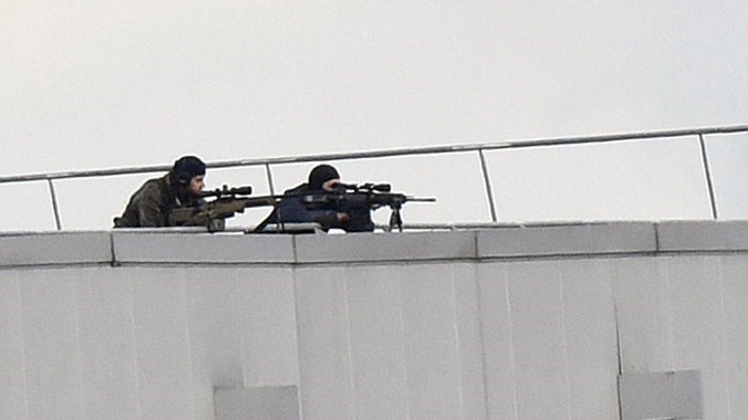 Đặc nhiệm Pháp tham gia tiêu diệt hai kẻ khủng bố ở tạp chí Charlie Hebdo.Nguồn: AFP.