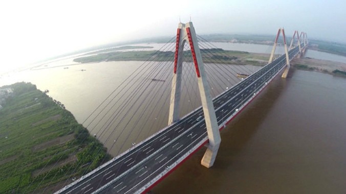 Người dân sẽ được tạo điều kiện thăm quan cây cầu dây văng đầu tiên bắc qua sông Hồng.. Ảnh: Giang Huy.