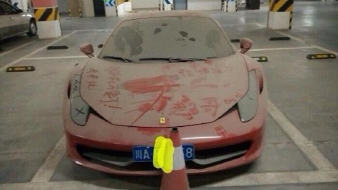 Ferrari 458 Italia có giá 636.000 USD bị bỏ rơi tại Trung Quốc.