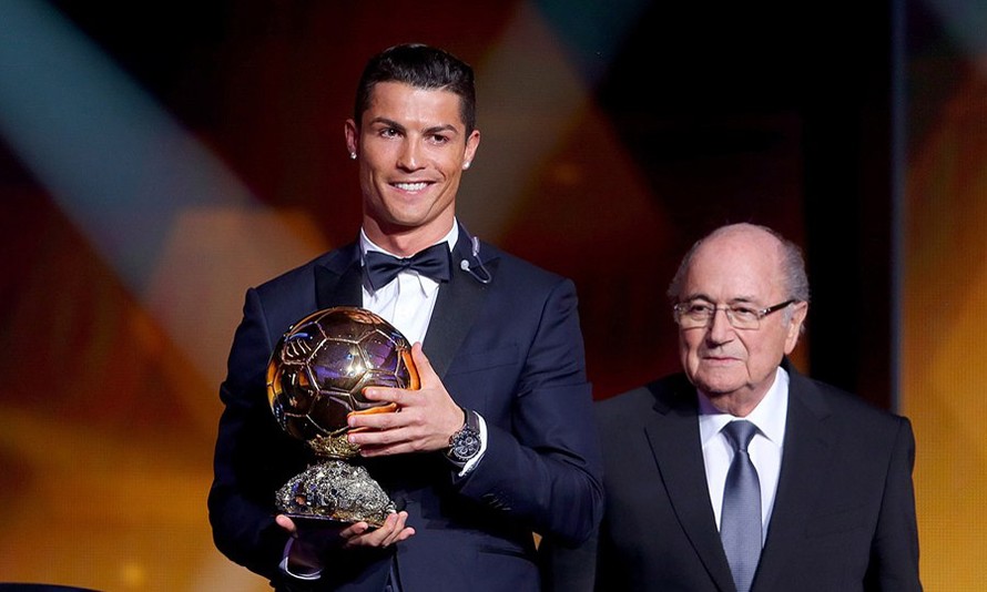 Ronaldo lần thứ 2 liên tiếp đoạt danh hiệu Quả bóng vàng FIFA.