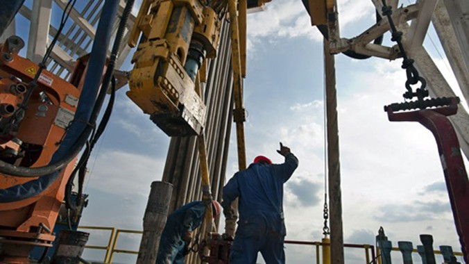 Mỹ có thể giảm sản lượng khai thác nếu giá dầu xuống 40 USD. Ảnh: Bloomberg.