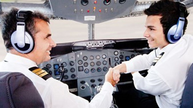 Chi phí đào tạo một phi công có thể lên tới 200.000 USD (tương đương 4,2 tỷ đồng) tùy thuộc vào quá trình đào tạo.