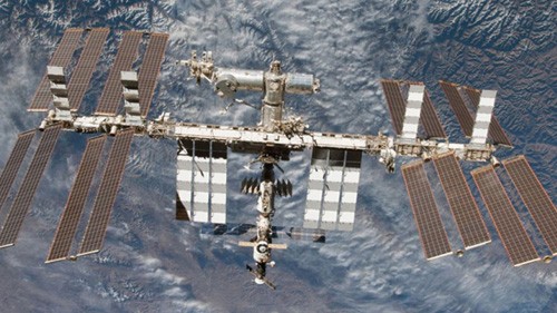 Trạm Vũ trụ Quốc tế (ISS) nhìn từ tàu con thoi Endeavour. Ảnh: Reuters.