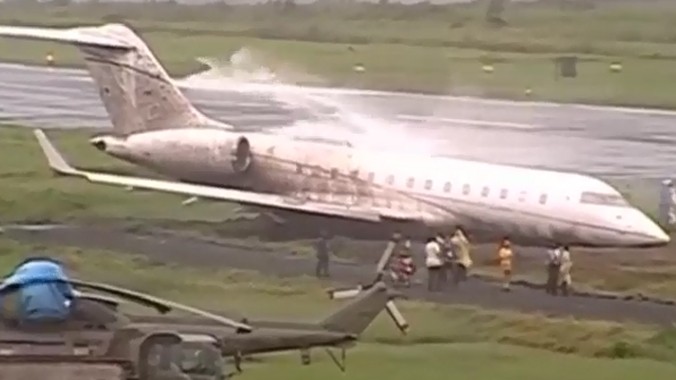 Máy bay Philippines vượt quá đường băng khi Giáo hoàng vừa rời đi